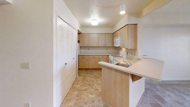 Colonial Pointe at Fairview Apartments