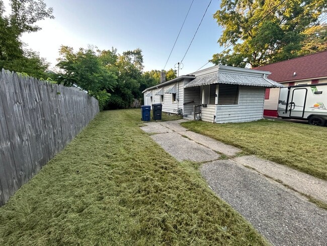 Photo - 2121 Delaware Ave