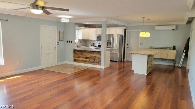 Photo - 1403 Davis Dr