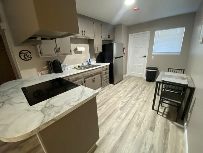 Photo - 336 W Wilson Ave Unit B