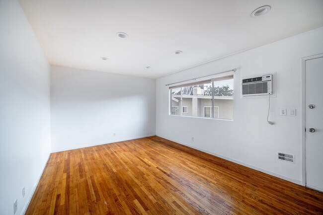 Photo - 1143 Raymond Ave Unidad B