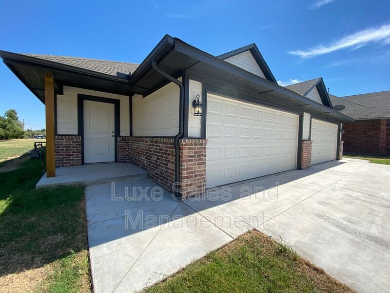 Photo - 5220 Oakwood Villas Court