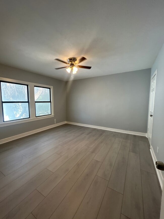 Photo - 314 W Clarendon Dr