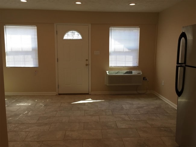1025-1027 10th St Unit 1027 Rear