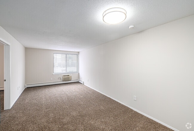 1BR, 1BA - 625SF - Living Room - Montcalm Heights Apartments