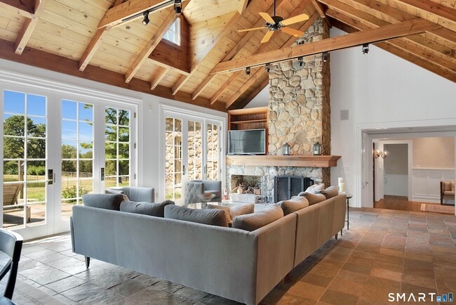 55 Bishop Ln