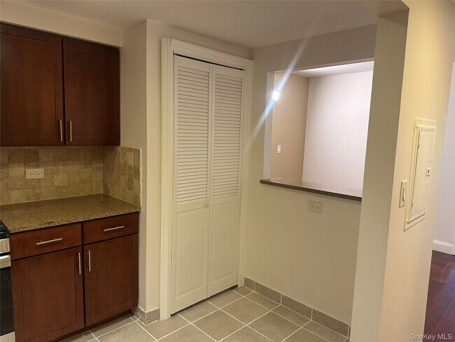 143-41 84th Dr Unit 5E