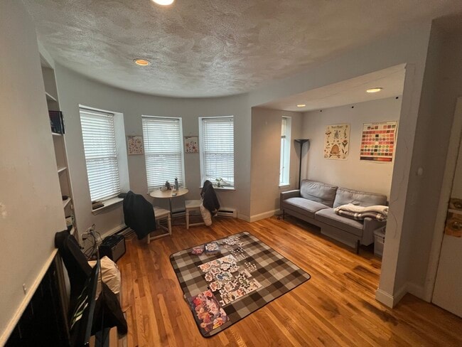 Building Photo - 57 Westland Ave Unit 2