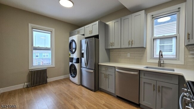 Building Photo - 411 Lanza Ave Unit 2