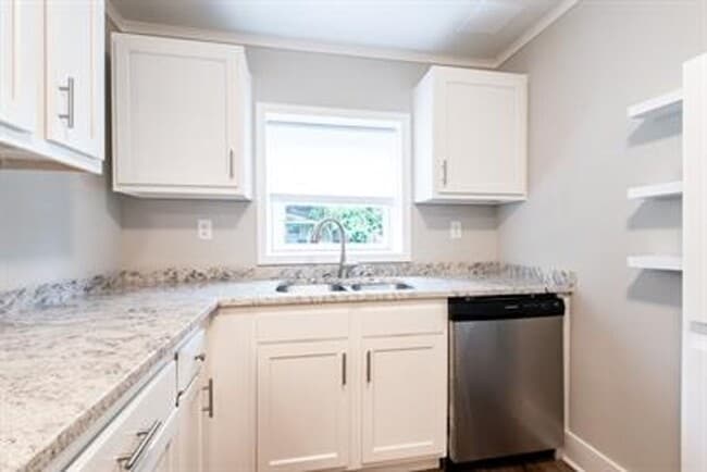 Photo - 104 E Madison St Apartment Unit 3