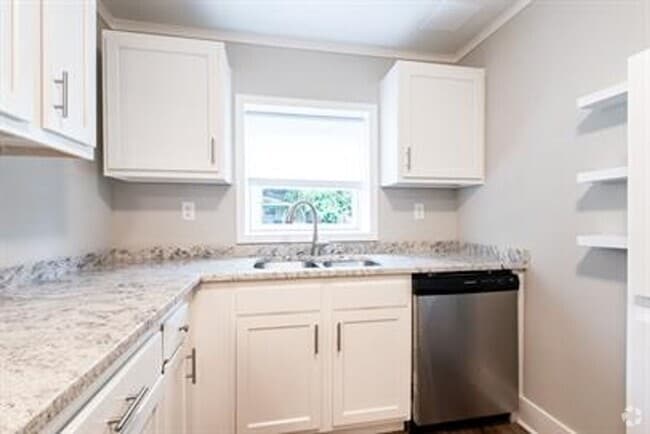 Building Photo - 104 E Madison St Unit 3 Rental