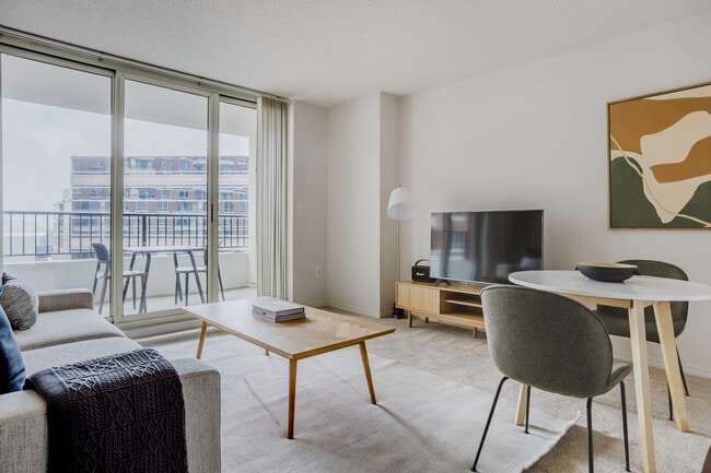 Photo - 850 N Randolph St Unidad FL19-ID8612A