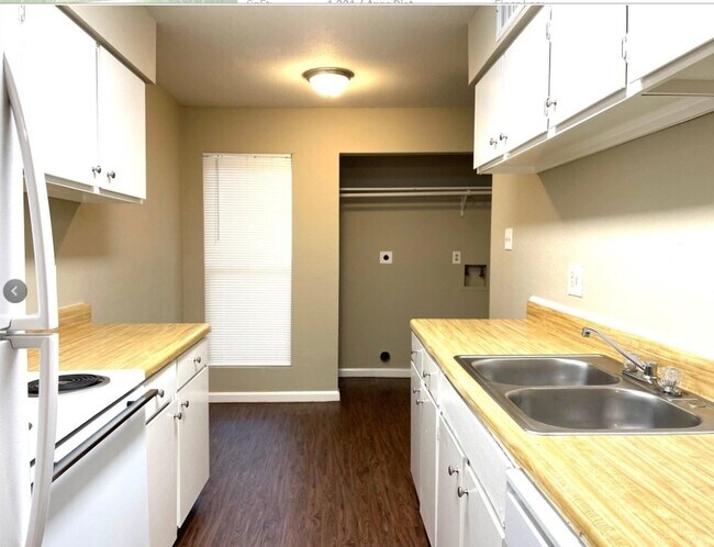 2200 Cypress Landing Rd Unit E-1