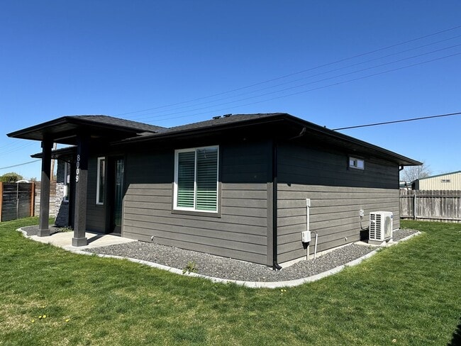 Photo - A Bright & Contemporary Home in Pasco