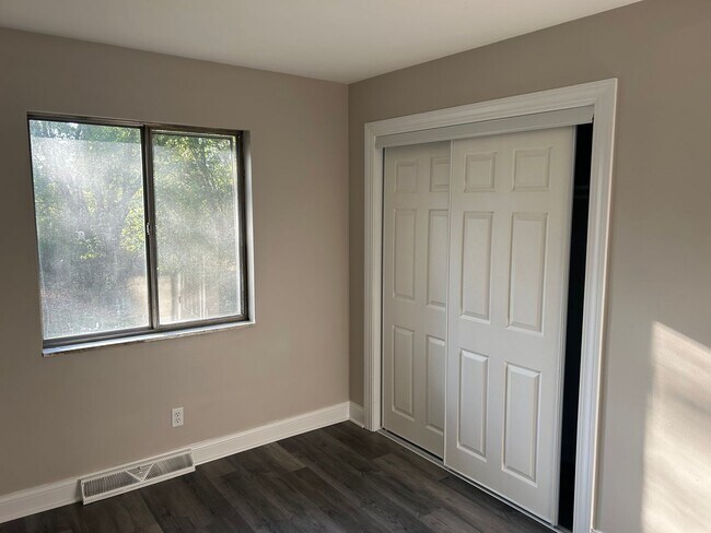 Photo - 2519-2521 Woodmere Unit 2521