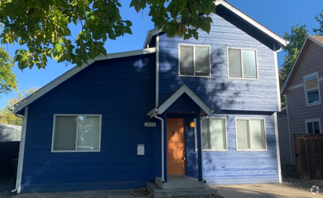 Building Photo - Stunning 4 Bed / 2 Bath Home in the Heart ...