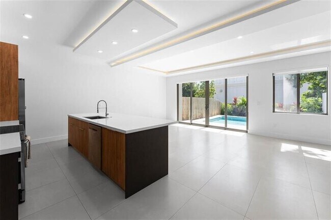 Photo - 828 SW 30th St