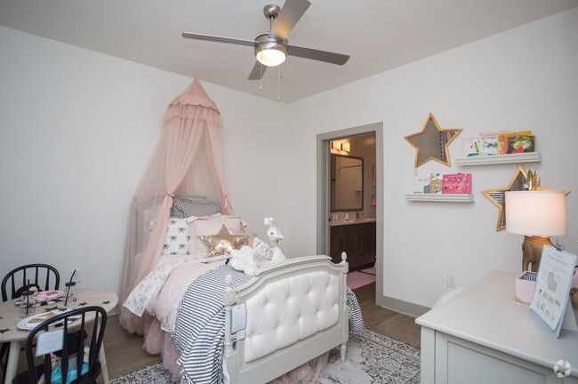 Photo - Veranda at Avalon