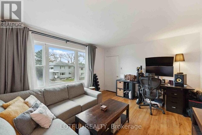 Photo - 2427 Ave du Chasseur Unit 2