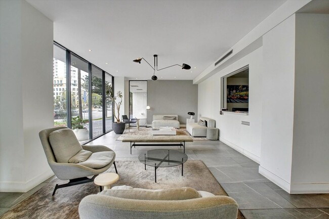 Photo - 10600 Wilshire Blvd