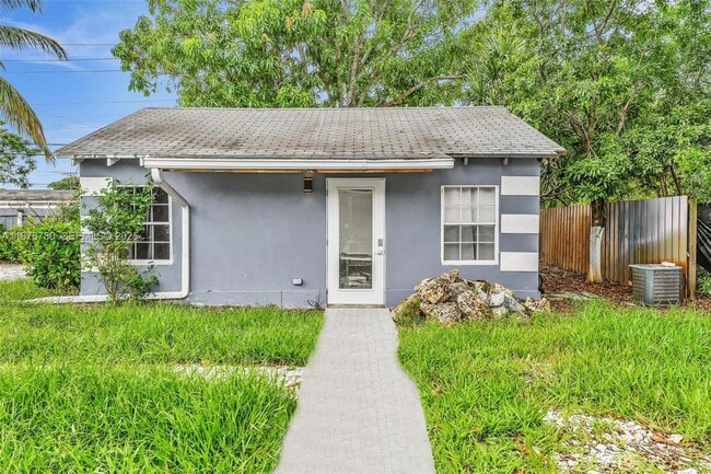 Building Photo - 394 SE 5th Ave Unit b