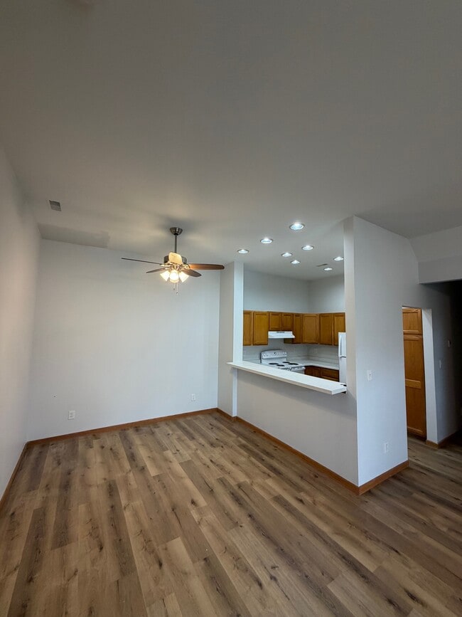 1317-1332 Hillwood Blvd