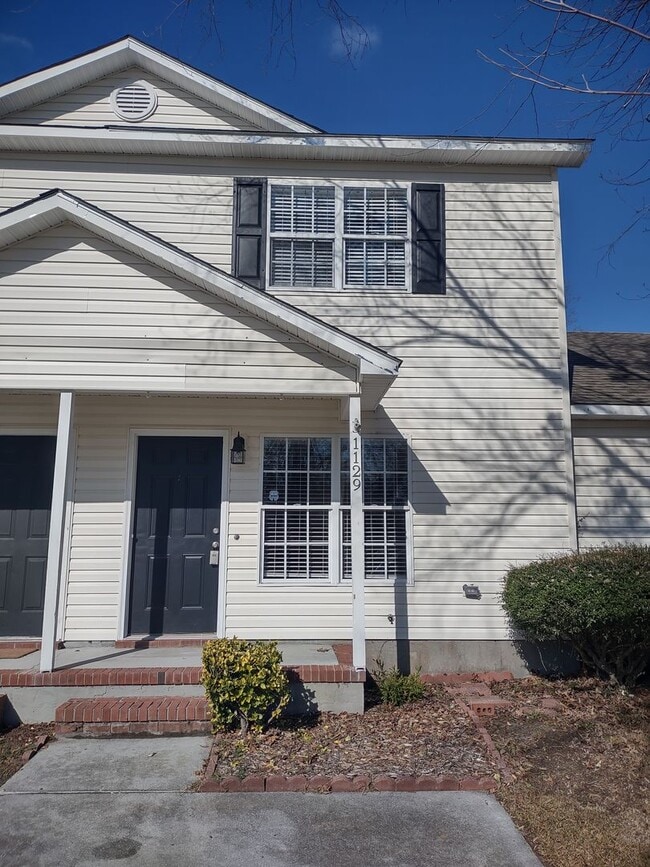 Building Photo - Townhome!!