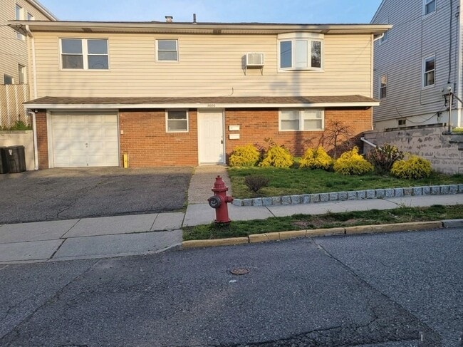 Building Photo - 15 Dell Glen Ave Unit 1
