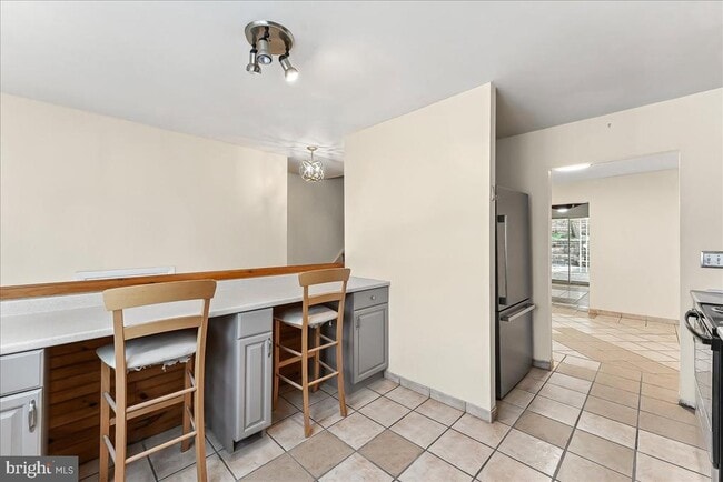 Photo - 529 W Marshall St