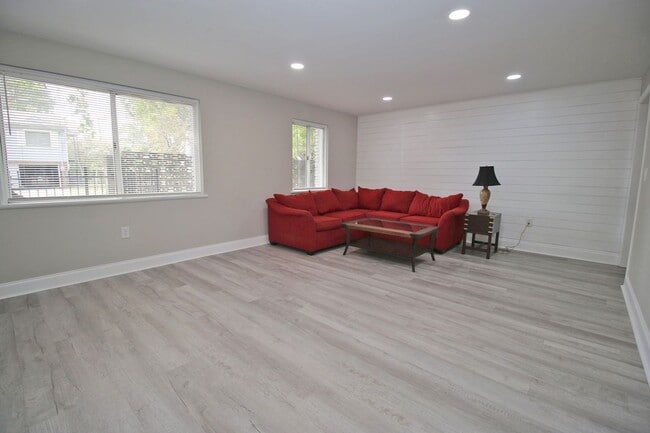 Photo - Spacious Student Home in Melrose Heights –...