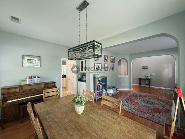 Photo - 833 Paran Oaks Dr