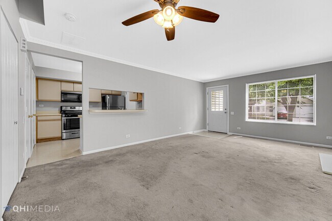 Photo - 425 Monmouth Ct