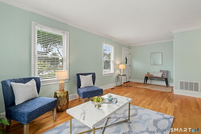 Photo - 211 Hunyadi Ave
