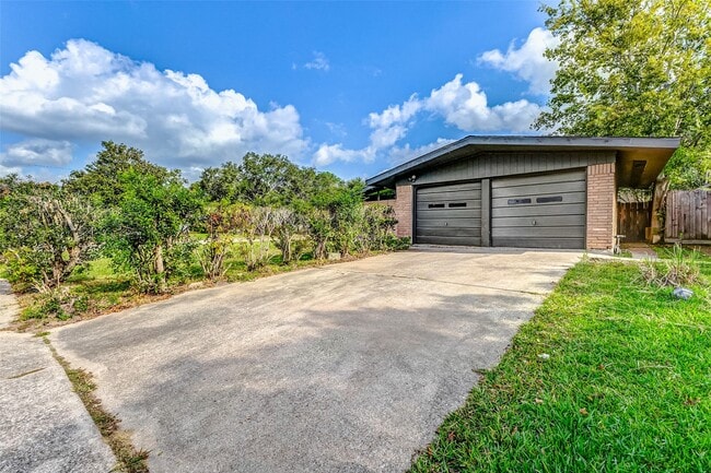 Building Photo - 5519 Burlinghall Dr Rental