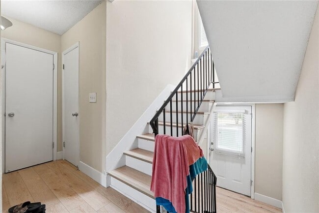Photo - 3301 Henderson Mill Rd Unidad R1