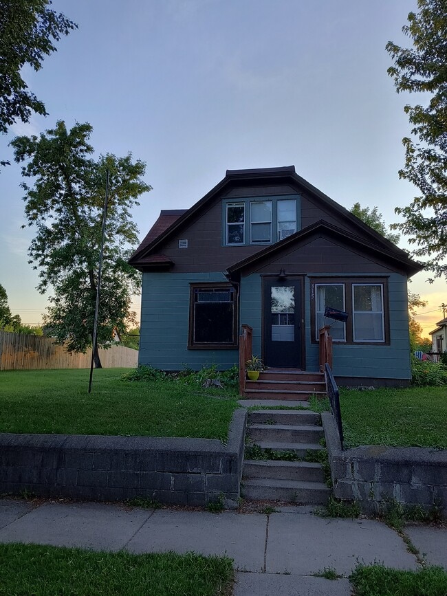 Building Photo - 315 6th St NE Rental