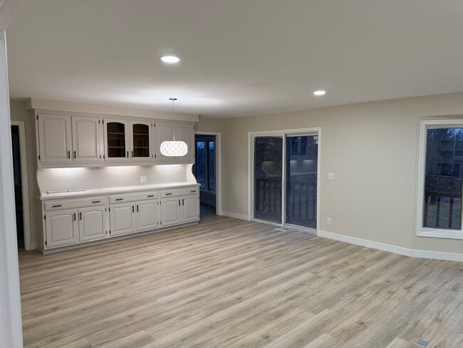 5500 Vagabond Ln N