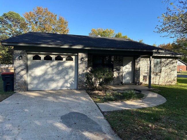 Building Photo - Welcome to your new home in the heart of R...