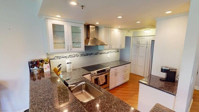 Photo - Upgraded 2bd/2Ba Mariana District Condo - ...