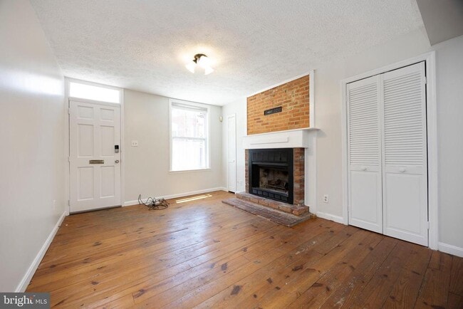 Photo - 206 E Cross St