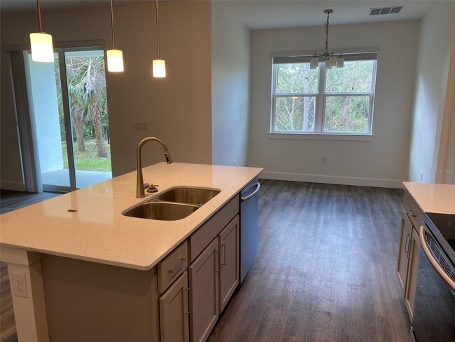 Photo - 7329 Helliwell St