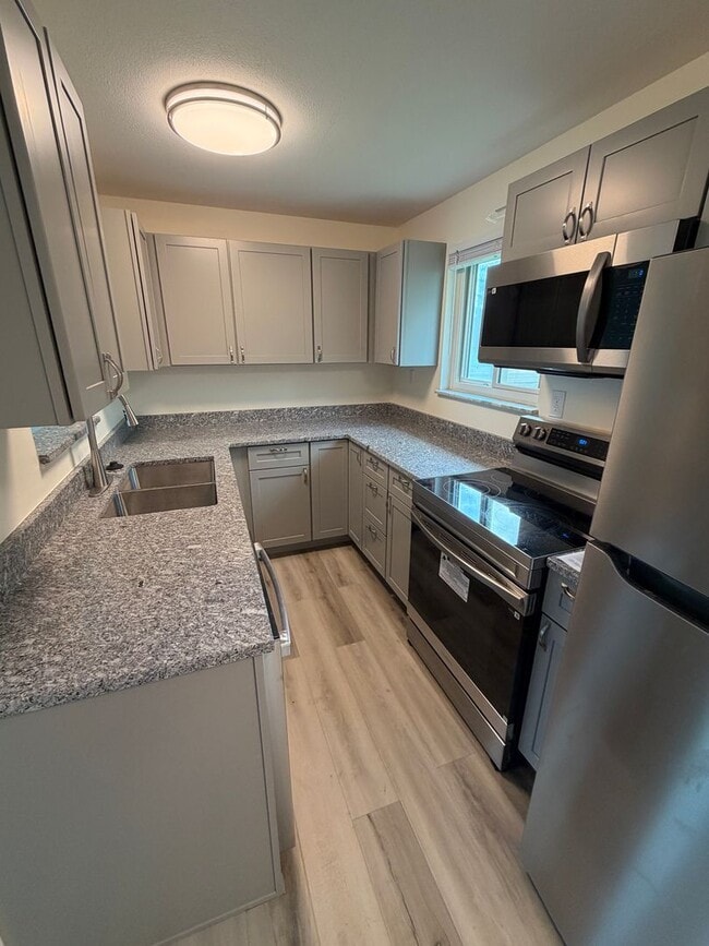 Photo - Riverside 2 bedroom/ 1.5 bath Newly Renovated Unidad 4632 Eastman Avenue