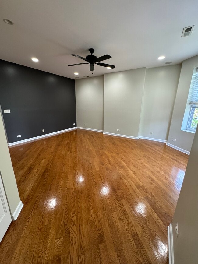 Sala de estar - 1906 W Estes Ave Unidad 2