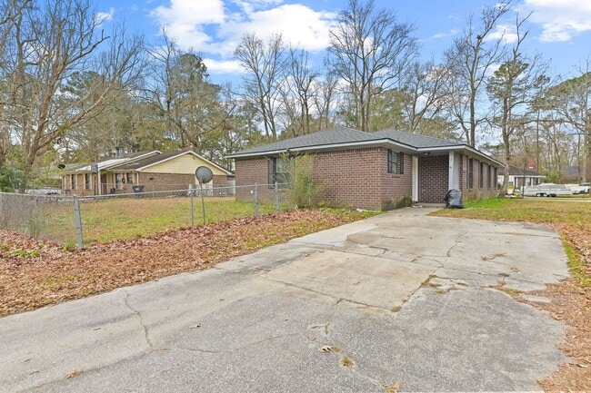 Building Photo - 165 Hummingbird Ave Unit A