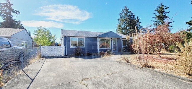 Photo - Absolutely Gorgeous 3 bd, 1 ba House locat...