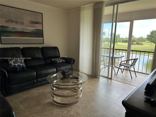 Building Photo - 9320 S Hollybrook Lake Dr Unit 303 Rental