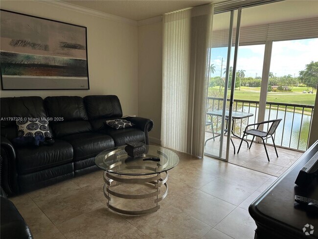 Building Photo - 9320 S Hollybrook Lake Dr Unit 303 Rental