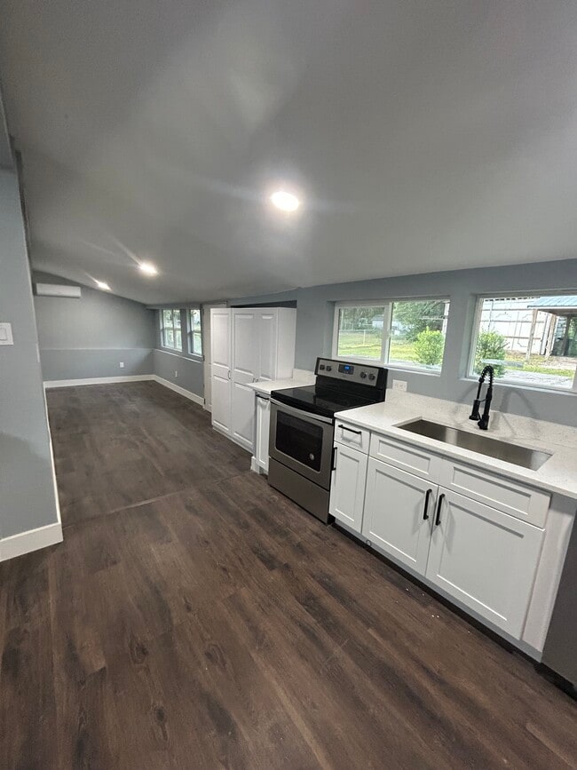 Photo - 413 E Kentucky Ave