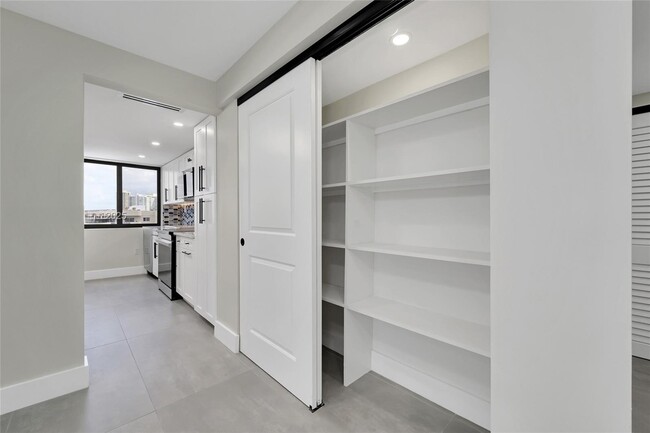 Photo - 6725 Harding Ave