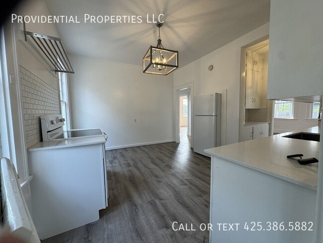 Photo - 424 8th Ave W